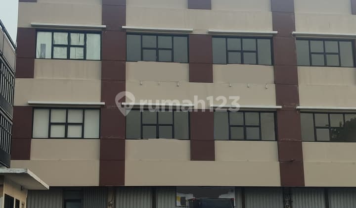 Disewakan Ruko + Rooftop Dekat Binus Sudah Renov Pinggir Jalan