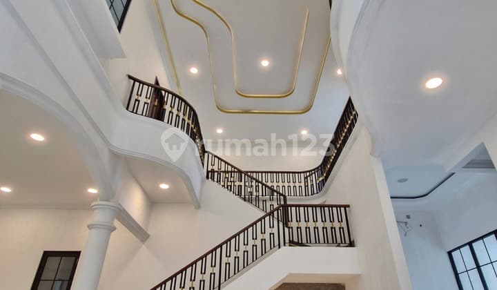 Rumah Luas Mewah di Tomang, Jakbar 313 M², Lokasi Strategis, Rp 17 M Nego