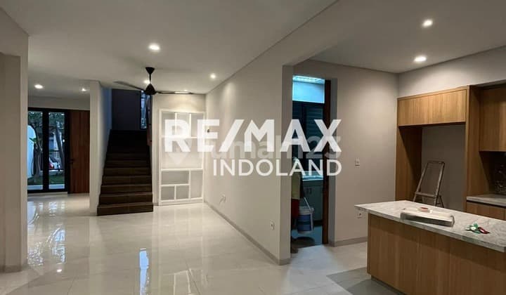 Rumah Mewah 2 Lantai di Permata Hijau Ii, Lokasi Strategis di Kebayoran Lama