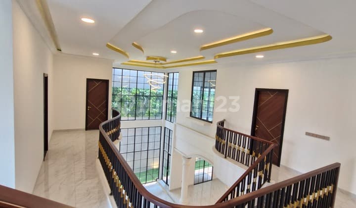 Rumah Luas Mewah di Tomang, Jakbar 313 M², Lokasi Strategis, Rp 17 M Nego