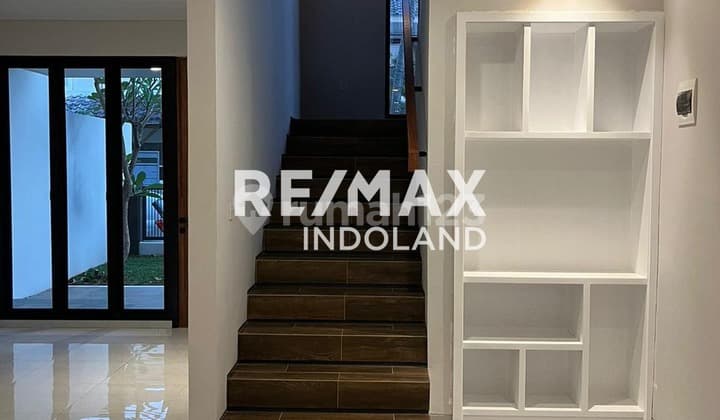 Rumah Mewah 2 Lantai di Permata Hijau Ii, Lokasi Strategis di Kebayoran Lama