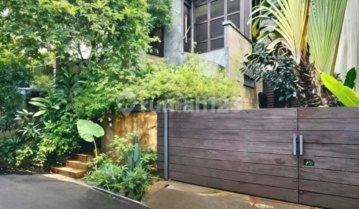 Rumah Modern Tropical Villa Pejaten Barat - 3 Lantai + Rooftop, Pool, Furnished, SHM