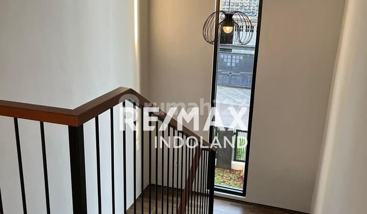 Rumah Mewah 2 Lantai di Permata Hijau Ii, Lokasi Strategis di Kebayoran Lama