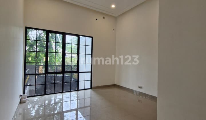 Rumah Luas Mewah di Tomang, Jakbar 313 M², Lokasi Strategis, Rp 17 M Nego