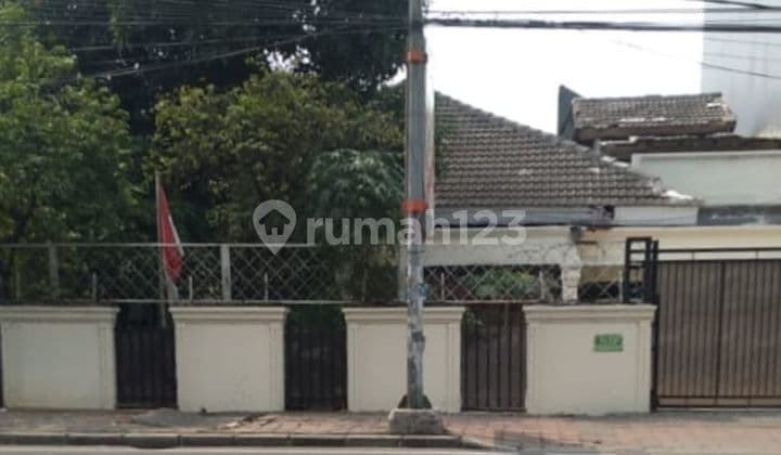Rumah Tua Di Kolonel Sugiono Jakarta Timur