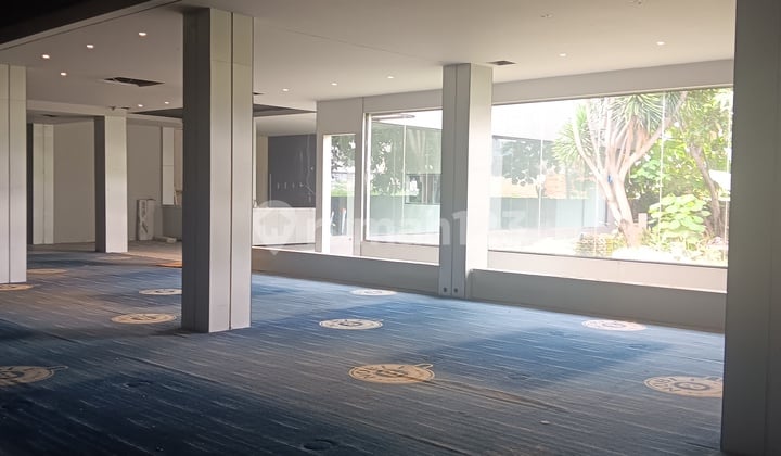 Bangunan Komersial di Jalan Raya Serpong Tangerang