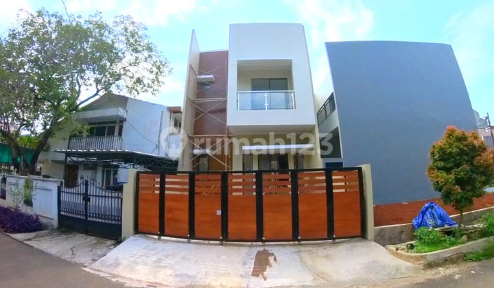 Rumah Baru Di Komplek Mewah Asri Kedoya Baru Jakarta Barat