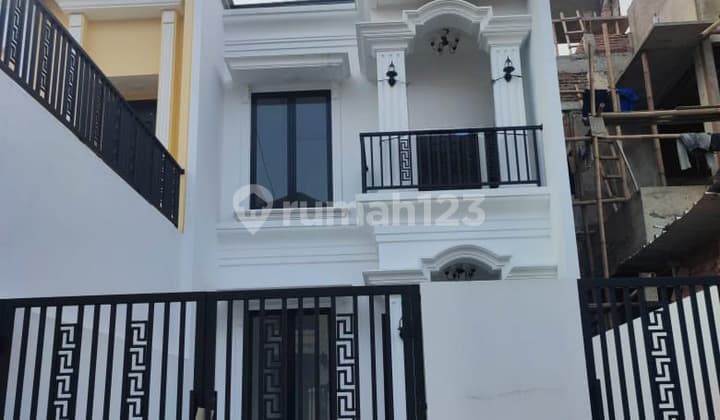 Jual Rumah Baru Cantik Design American Classic di Karang Tengah, Tangerang