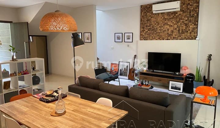 Rumah 2 Lantai Di Komplek Paling Asri, Lebak Bulus