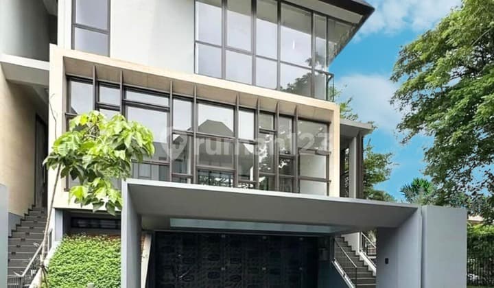 Rumah Modern Di Komplek Hijau Perbukitan Jaksel