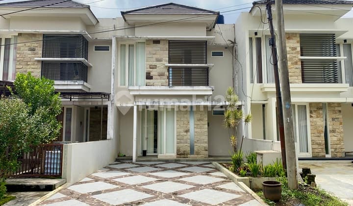 2-Story Villa at Panderman Hill. Furniture Bonus. Mountain View.