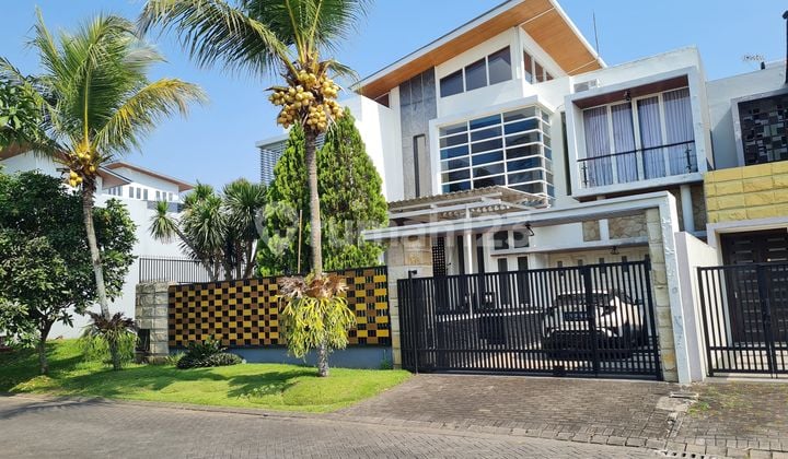 Rumah Mewah + Pool di Kawasan Eksklusif Boulevard Golf Araya