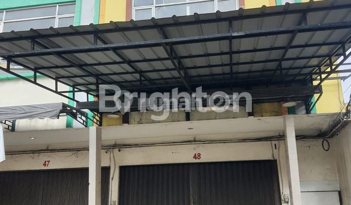 SHOPHOUSE, SPACIOUS, SUITABLE FOR BUSINESS OR OFFICE, STRATEGIC LOCATION