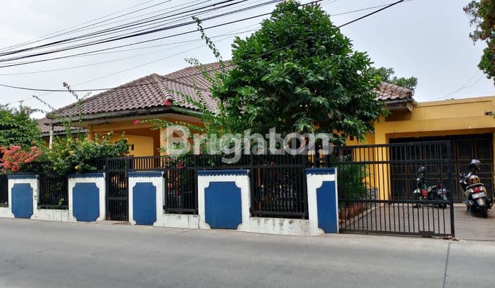 RUMAH NYAMAN TENANG HALAMAN LUAS SAWANGAN DEPOK