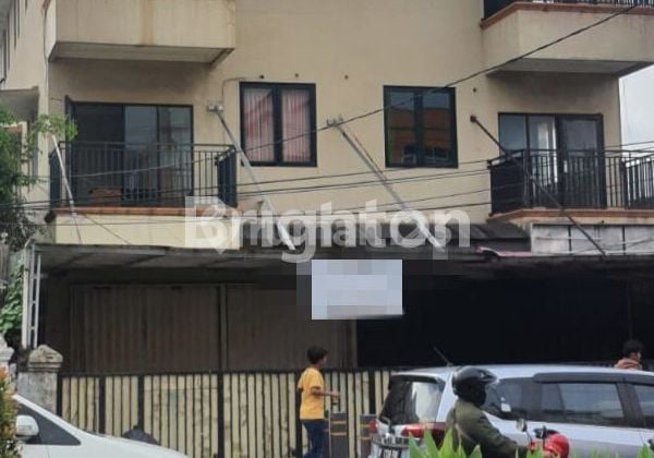 Ruko Gandeng 3 dan Rumah 2 Lantai Pinggir Jalan Raya Dekat Margonda Strategis