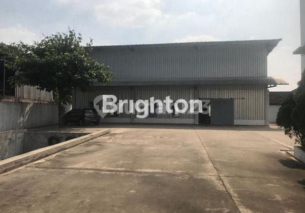 GUDANG DAN KANTOR BAGUS BERSIH TERAWAT PARKIR LUAS LOKASI STRATEGIS DI PEKAPURAN CIMANGGIS