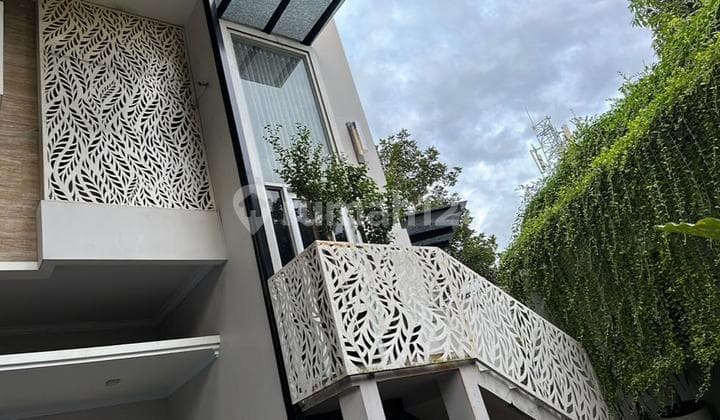 Rumah Jagakarsa 2,5 Lantai Selangkah ke Tol Desari