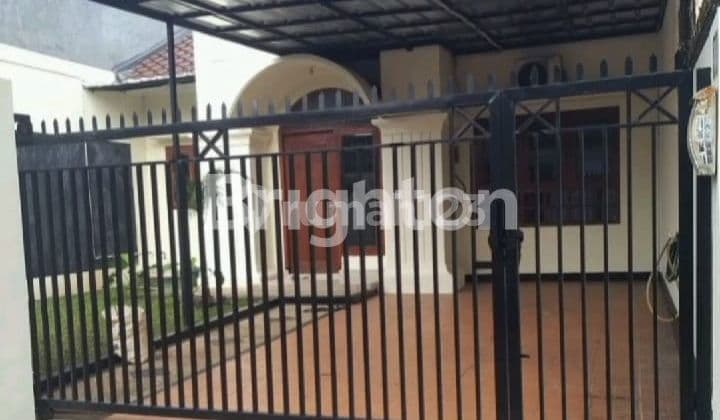 RUMAH DI JAGAKARSA SIAP HUNI MASIH TERAWAT PINGGIR JALAN
