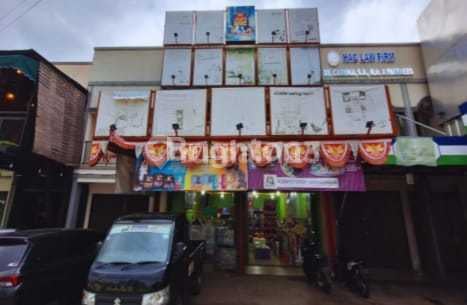 Ruko Jalan Sarua Raya Padat Kendaraan Arah Ciputat Depok Dekat Tol