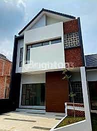Enchantment of the Moon Serpong South Tangerang 2 Floors Well-Maintained