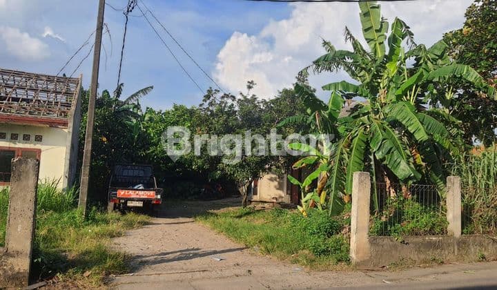 Rumah Kontrakan 2,Dan Dua Rumah Rusak Hitung Harga Tanah Saja Pinggir Jalan Raya Dekat Tangsel