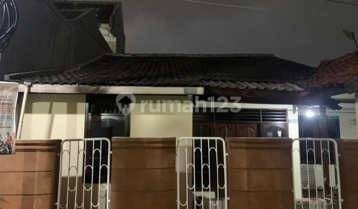 Di Jua L.runah Dilantai Digalaxy Bekasi Selatan