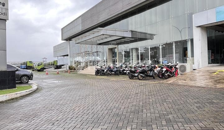 Dijual & Disewakan Showroom di Cikarang (Dilengkapi dengan Office & Ruang Meeting)