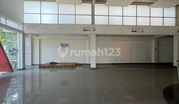 Dijual Bangunan Ex Showroom Di Jakarta Selatan