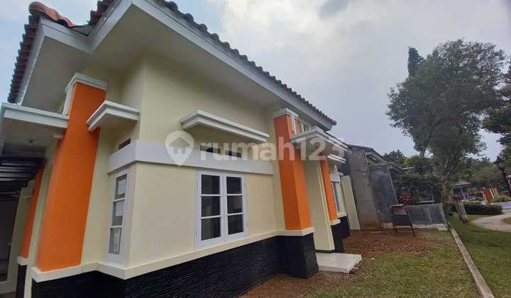 Rumah Cantik Hoek Siap Huni Di Kota Baru Parahyangan