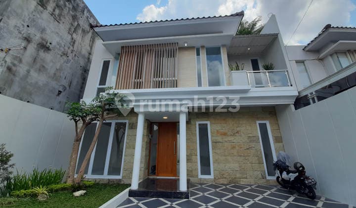Rumah Modern Jalan Palagan Dekat Sekolah Al-Azhar dan Kampus UGM
