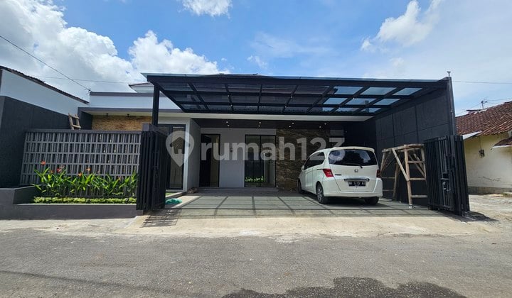 Rumah Modern Minimalis 1 Lantai Dekat Gerbang Tol Purwomartani