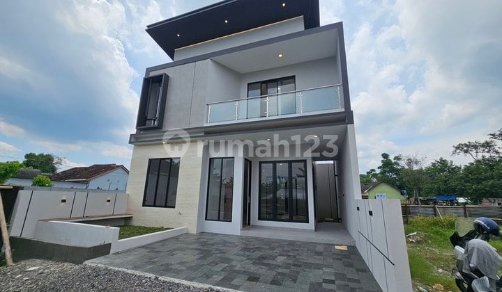 Rumah Mewah Modern Mini Cluster Maguwoharjo Depok Sleman