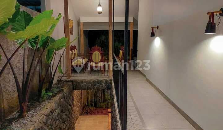 Rumah Villa Cantik Tropis 10 Menit ke Malioboro