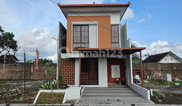 Luxury House, One Gate Housing, Downtown Jogja, 5 Minutes to Malioboro