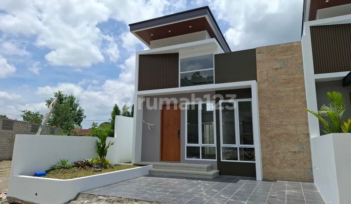 Rumah Cantik Perumahan Jalan Kaliurang Dekat Uii