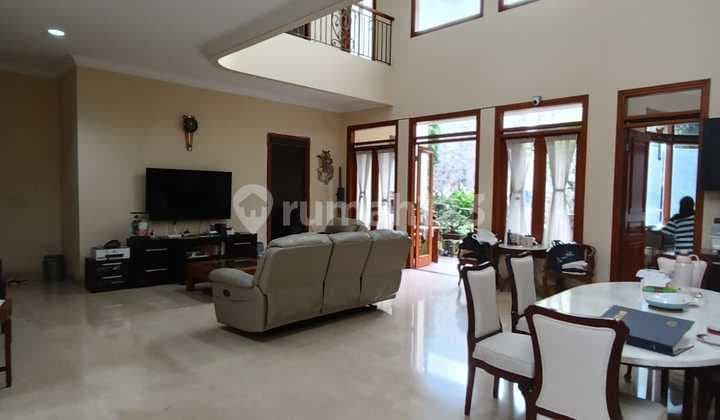 Rumah 3Lantai di Setraduta.(M)