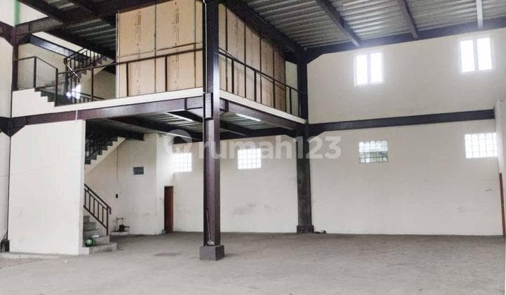 For Quick Rent: 3.5-Story Warehouse Ready for Use Like New, Located on the Main Roadside of Daan Mogot Raya, Cengkareng, West Jakarta.