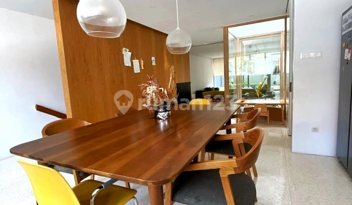 Smart Home 3 Lantai Desain Minimalist Modern Dengan Open Space Dining & Living Room Area Di Kebayoran Baru