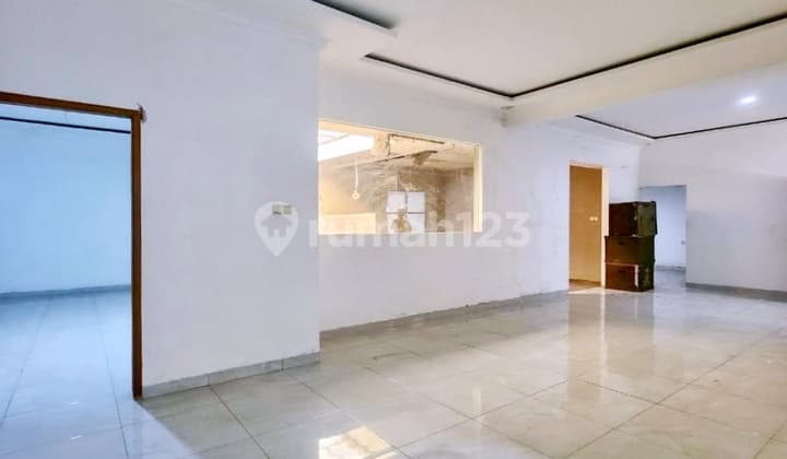 For Sale Old Land-Counted House in Kebayoran Baru Area