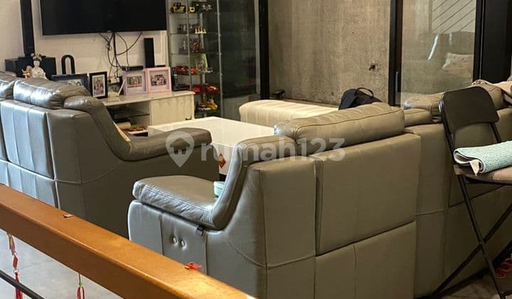 Rumah Sunter Hadap Timur