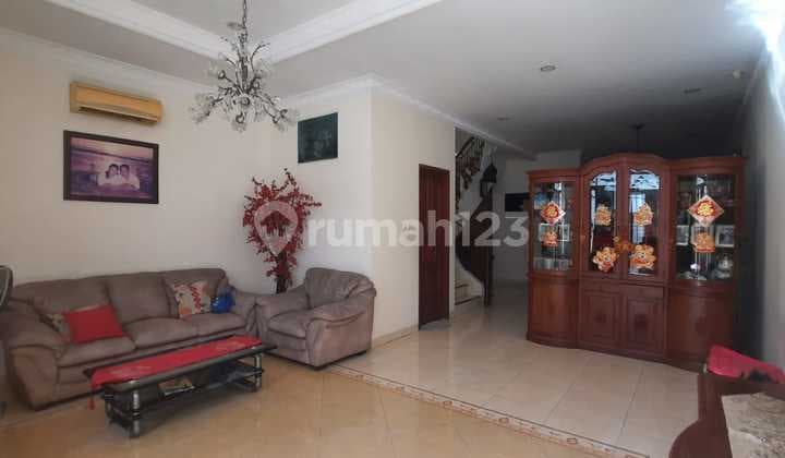 East-facing Sunter House