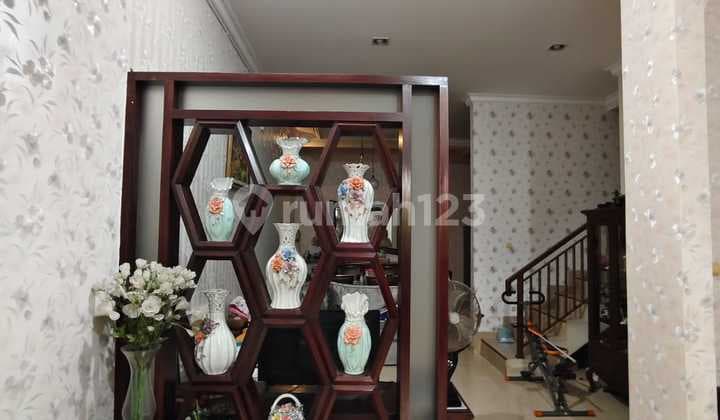 Rumah Sunter Hadap Selatan