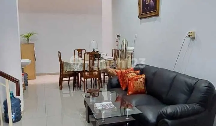 Rumah Sunter Hadap Timur