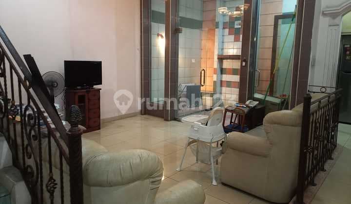 Rumah Sunter Hadap Barat