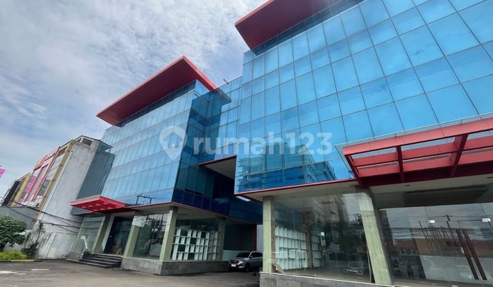 Gedung 4Lt di Hasyim Ashari Cipondoh Raya, Hanya 11 Menit ke Tol
