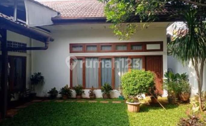 House in Tembusan Batu Pejaten Timur, only 5 minutes to the KRL station.