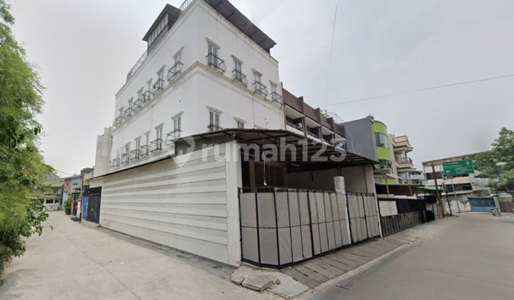 Rumah Hoek 4lt di Jelambar Baru, Hanya 6 Menit ke Tol Jelambar