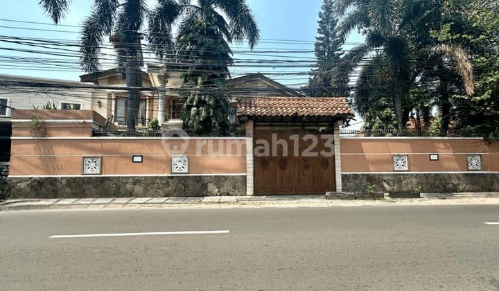Rumah Mewah 2lt di Jatipadang Raya, Hanya 8 Menit ke Tol Ampera