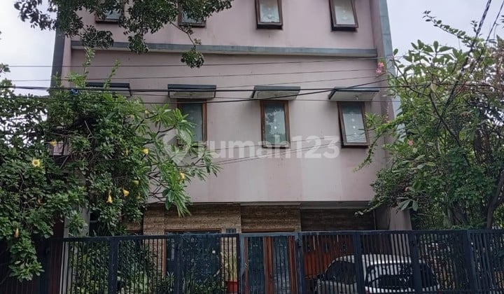 Kost 3.5 Lantai di Tanah Abang, Selangkah ke Thamrin dan SCBD