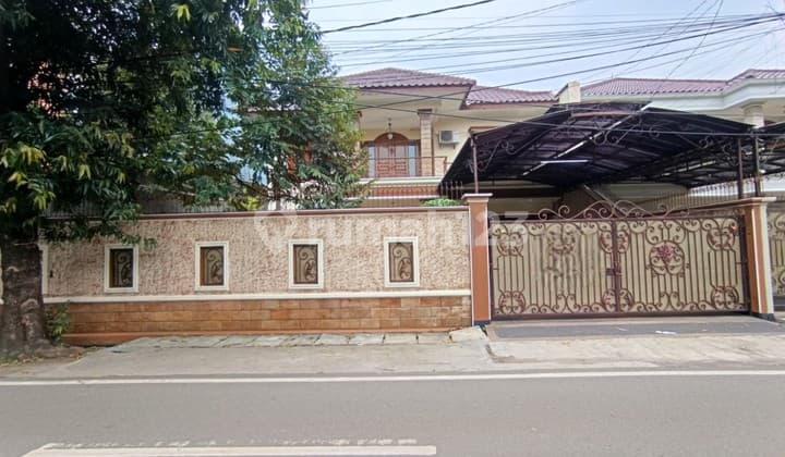 Rumah 2Lt dengan Private Pool di Bintaro Permai Pesanggrahan